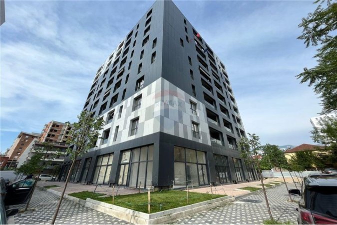 Tirane, shitet dyqan Kati 0, 27 m² 101.000 € (Njesi Komerciale Ngjitur me Emerald Center!)