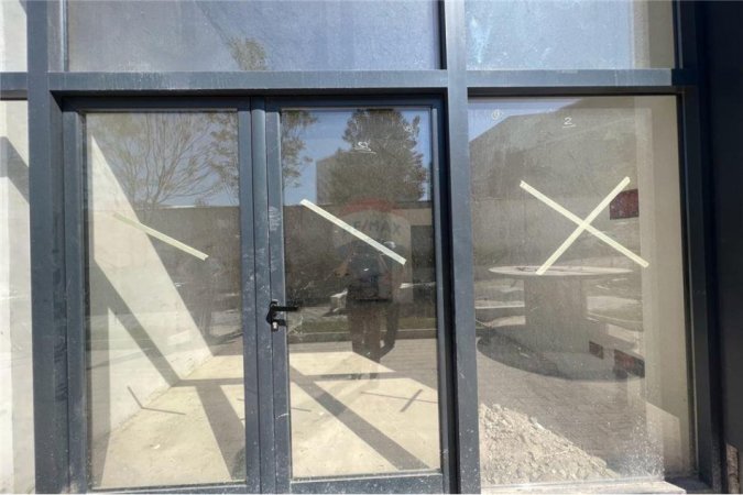Tirane, shitet dyqan Kati 0, 27 m² 101.000 € (Njesi Komerciale Ngjitur me Emerald Center!)