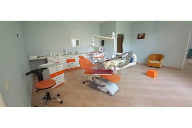 Tirane, shitet ambjent biznesi Kati 0, 82 m² 90.000 € (OKAZION ! Shitet Klinike Dentare Fresku)