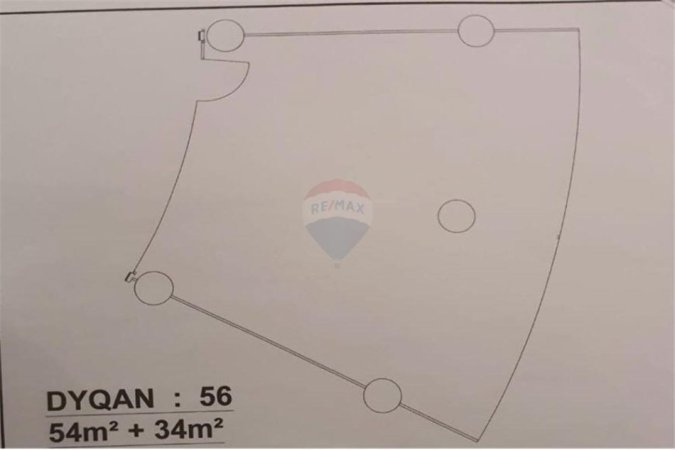 Shqiperi, shitet Kati 0, 54 m² 240.000 € (Piramida e Tiranes, Qender)