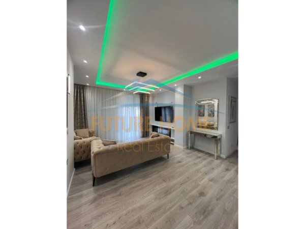 Tirane, jepet me qera 2+1 Kati 2, 1.000 € (Rruga e Barrikadave)