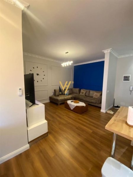 Tirane, jepet me qera apartament 2+1+Ballkon Kati 1, 79 m² 600 € (RRUGA E DIBRES)