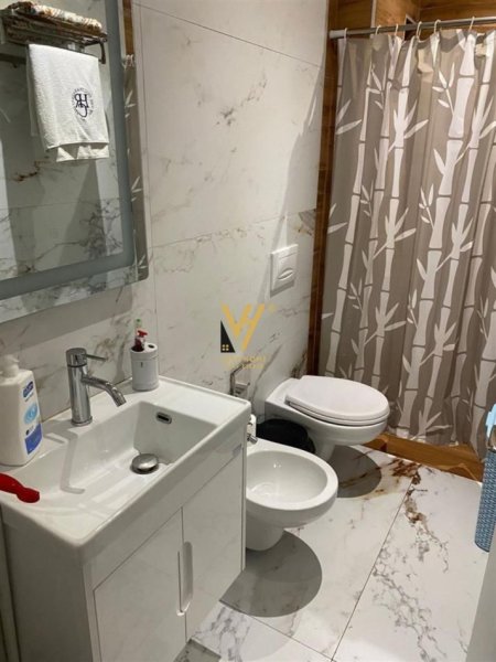 Tirane, jepet me qera apartament 2+1+Ballkon Kati 1, 79 m² 600 € (RRUGA E DIBRES)