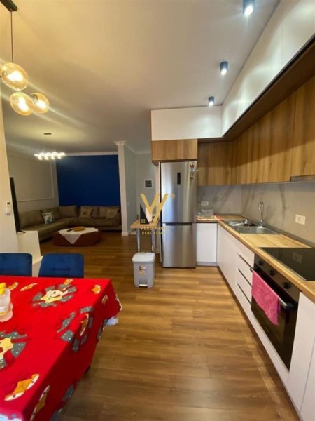 Tirane, jepet me qera apartament 2+1+Ballkon Kati 1, 79 m² 600 € (RRUGA E DIBRES)