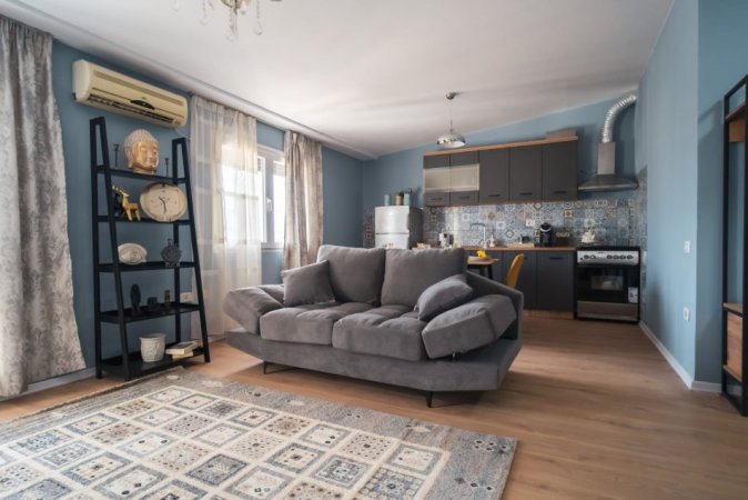 Tirane, jepet me qera apartament 1+1 Kati 12, 52 m² 1.000 € (Rruga Barikadave)