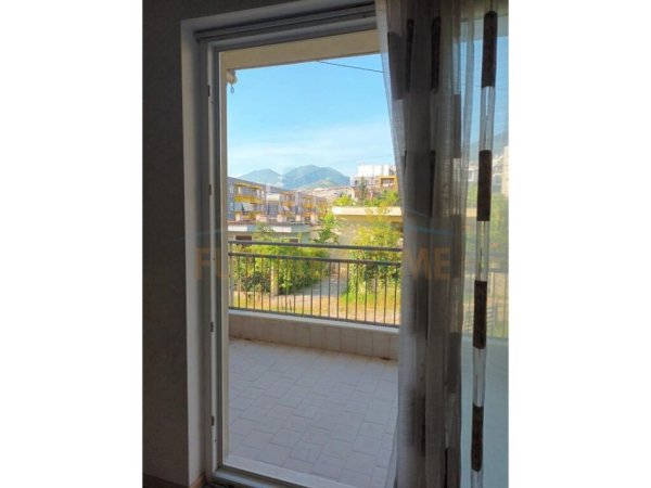 Tirane, shitet apartament 3+1+Ballkon Kati 2, 150 m² 140.000 € (Shkoze)
