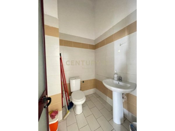 Tirane, shes ambjent biznesi , 74 m² 110.000 € (Yzberish)