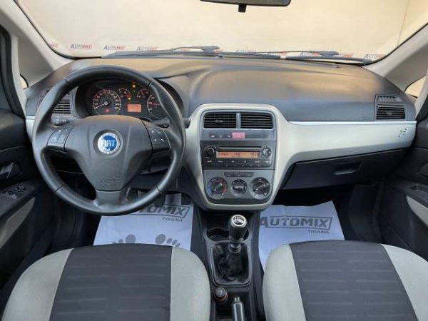 Tirane, shes makine Fiat grande punto Viti 2006, 3.600 Euro