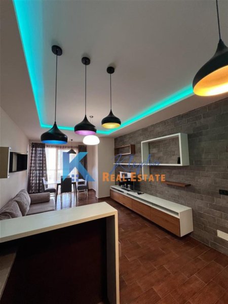 Tirane, shes apartament 1+1+Ballkon Kati 8, 84 m² 113.000 € (Yzberish)
