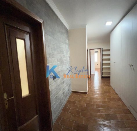 Tirane, shes apartament 1+1+Ballkon Kati 8, 84 m² 113.000 € (Yzberish)