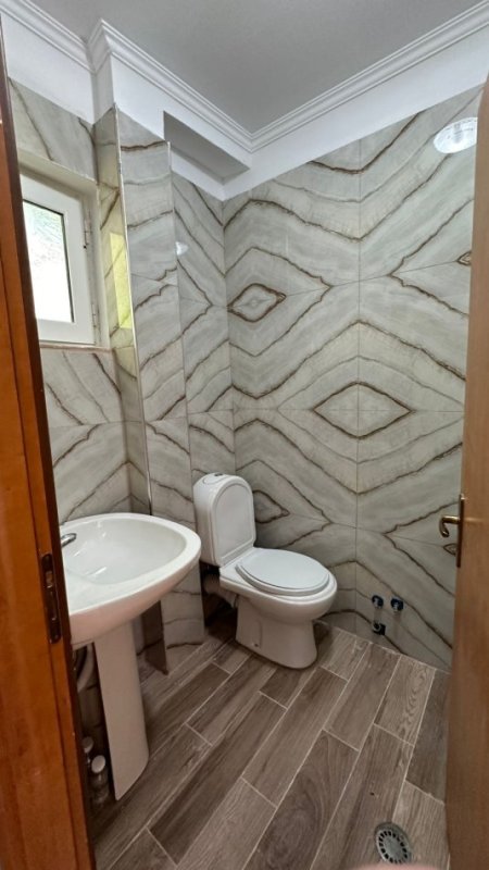 Tirane, shitet apartament 2+1 Kati 2, 83 m² 93.000 € (Fresk)