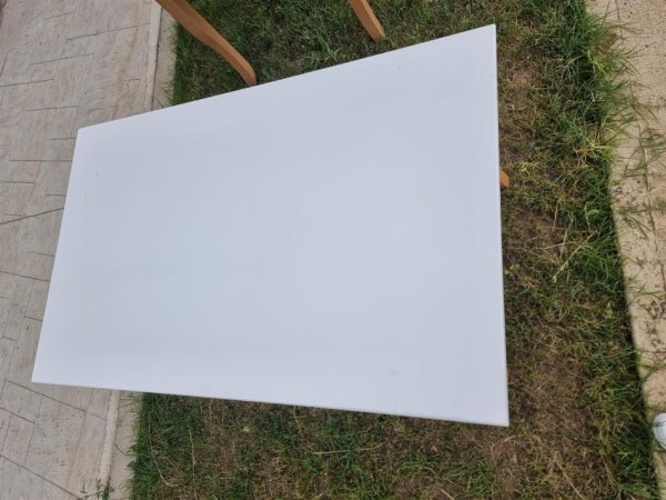 Tirane, shes Shiten Tavolina dhe karrige ( set) per restorante