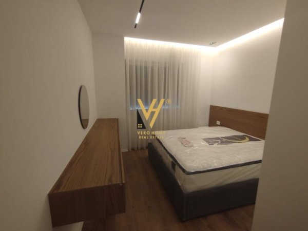 Tirane, jepet me qera apartament 2+1+Ballkon Kati 6, 110 m² 1.300 € (KODRA E DIELLIT)