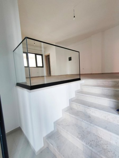 Tirane, shitet dyqan Kati 1, 45 m² 