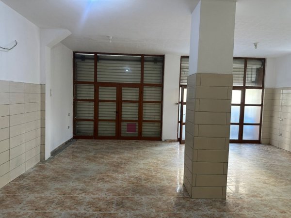 Tirane, shitet ambjent biznesi Kati 0, 92 m² 120.000 € (Ali Demi)