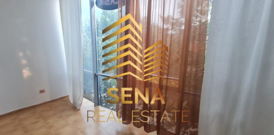 Tirane, shitet ambjent biznesi Kati 2, 38 m² 63.000 € (Xhamllik)