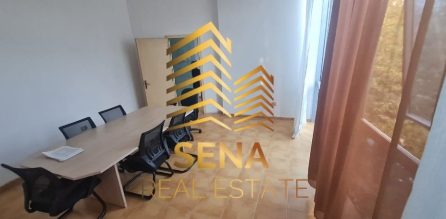 Tirane, shitet ambjent biznesi Kati 2, 38 m² 63.000 € (Xhamllik)