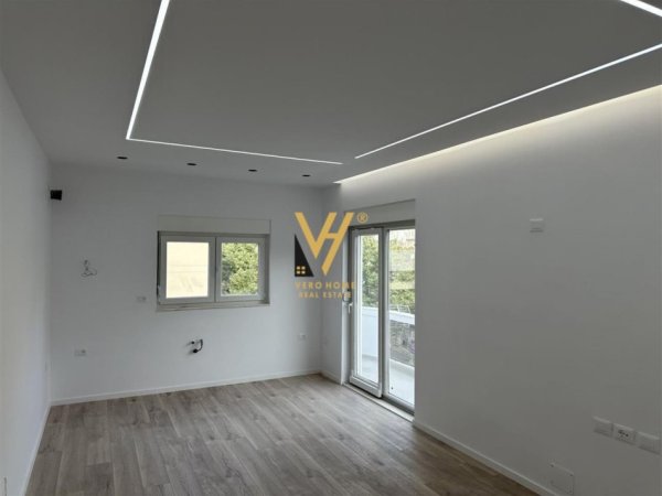 Tirane, jepet me qera apartament 2+1+Ballkon Kati 4, 60 m² 800 € (BLLOKU)