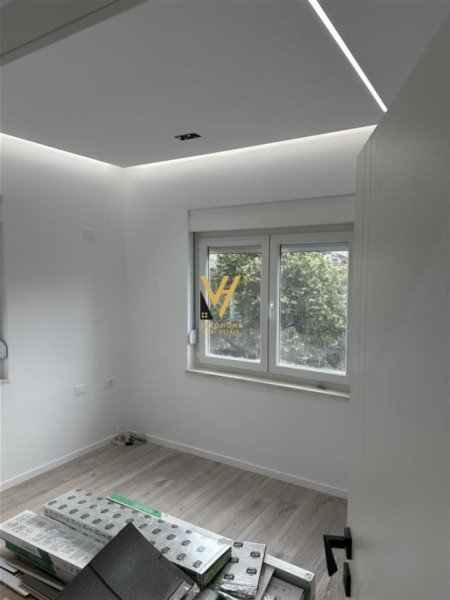 Tirane, jepet me qera apartament 2+1+Ballkon Kati 4, 60 m² 800 € (BLLOKU)