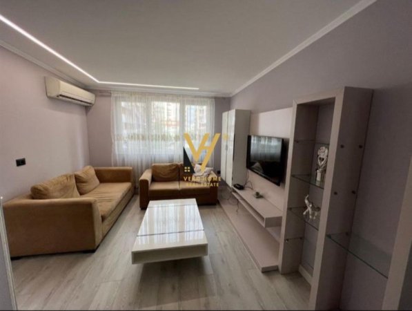 Tirane, jepet me qera apartament 2+1+Ballkon Kati 3, 97 m² 480 € (YZBERISHT)