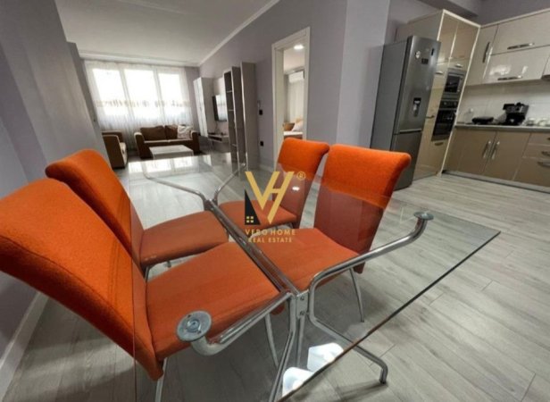Tirane, jepet me qera apartament 2+1+Ballkon Kati 3, 97 m² 480 € (YZBERISHT)