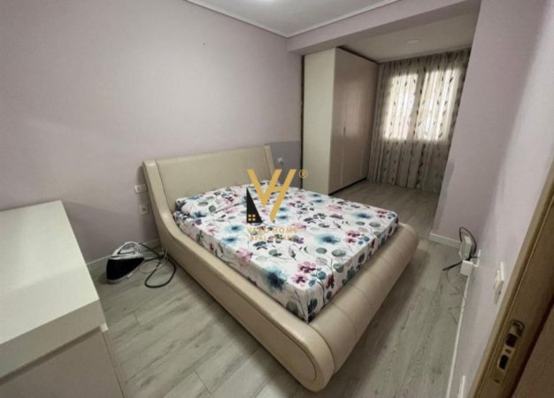 Tirane, jepet me qera apartament 2+1+Ballkon Kati 3, 97 m² 480 € (YZBERISHT)