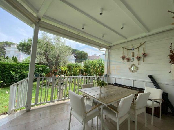 Durres, shitet Vile 3+1+Aneks+Ballkon Kati 1, 745 m² 580.000 € (GJIRI I LALZIT)
