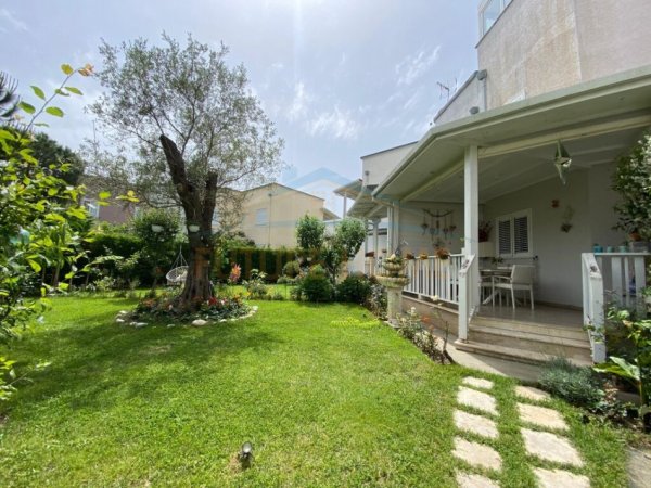 Durres, shitet Vile 3+1+Aneks+Ballkon Kati 1, 745 m² 580.000 € (GJIRI I LALZIT)