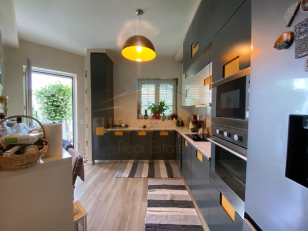 Durres, shitet Vile 3+1+Aneks+Ballkon Kati 1, 745 m² 580.000 € (GJIRI I LALZIT)