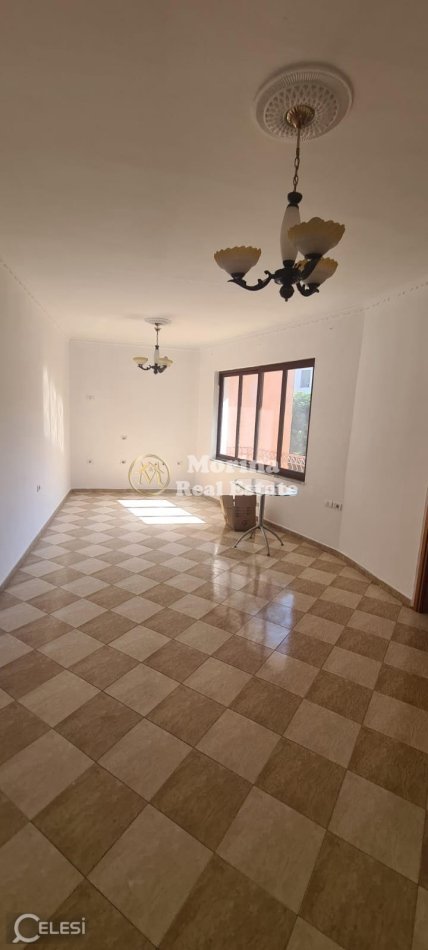 Tirane, jepet me qera Vile 4+1 Kati 1, 260 m² 1.900 € (Rruga Fortuzi)