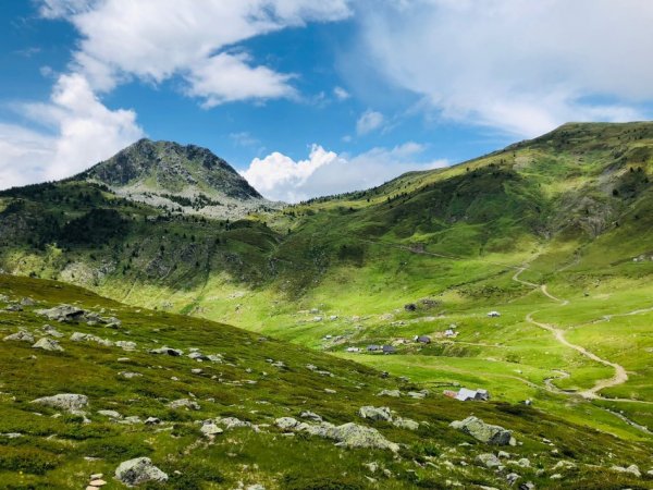 Guide touristique en Albanie et dans les Balkans.