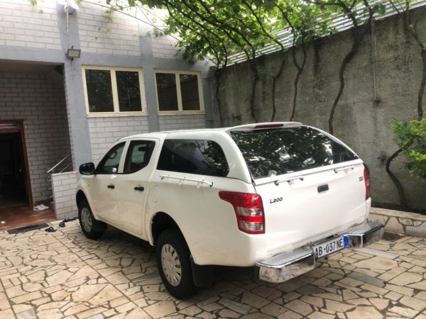 Tirane, shes Pick-Up Mitsubishi L200 Nafte, e bardhë manuale Klima 2 km 17 €