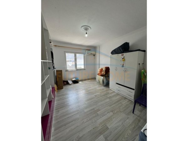 Tirane, jepet me qera apartament 3+1+Ballkon Kati 9, 300 m² 1.500 € (SELVIA)