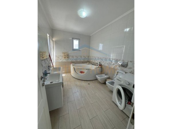 Tirane, jepet me qera apartament 3+1+Ballkon Kati 9, 300 m² 1.500 € (SELVIA)