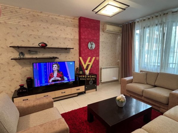 Tirane, jepet me qera apartament 2+1+Ballkon Kati 2, 108 m² 800 € (21 DHJETORI)