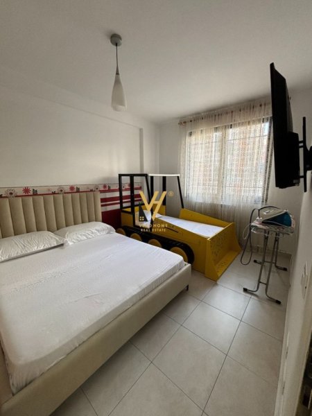 Tirane, jepet me qera apartament 2+1+Ballkon Kati 2, 108 m² 800 € (21 DHJETORI)