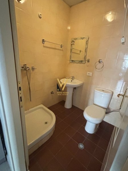 Tirane, jepet me qera apartament 2+1+Ballkon Kati 2, 108 m² 800 € (21 DHJETORI)