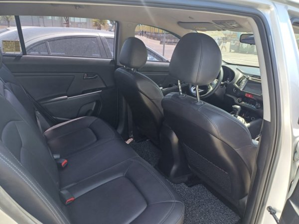 Tirane, shitet makine Kia Sportage Nafte, gri metalizato automatik Kondicioner 118.000 km 8.800 €
