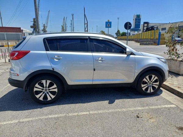 Tirane, shitet makine Kia Sportage Nafte, gri metalizato automatik Kondicioner 118.000 km 8.800 €