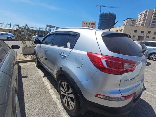 Tirane, shitet makine Kia Sportage Nafte, gri metalizato automatik Kondicioner 118.000 km 8.800 €