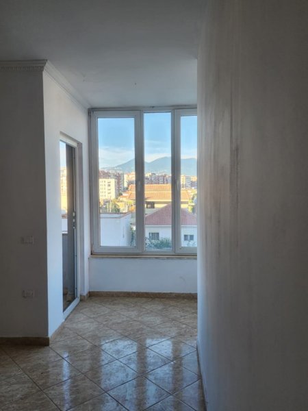 Tirane, shitet apartament 2+1 Kati 3, 102 m² 112.000 € (Yzberisht)