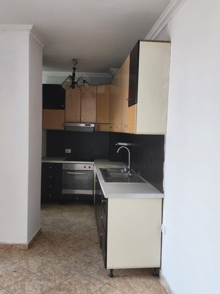 Tirane, shitet apartament 2+1 Kati 3, 102 m² 112.000 € (Yzberisht)