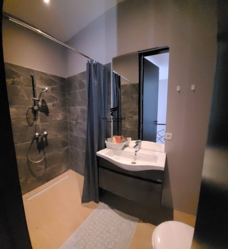 Tirane, jepet me qera apartament 5+1 Kati 2, 3.250 m² 7.000 € (VORE)