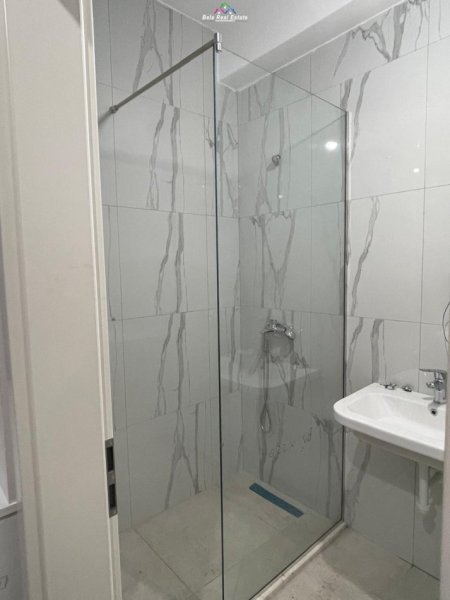 Tirane, shes apartament 1+1+Ballkon Kati 3, 60 m² 98.000 € (ali demi)