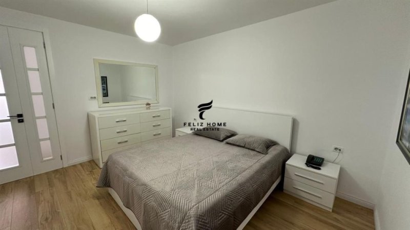 Tirane, jepet me qera apartament 2+1 Kati 2, 100 m² 700 € (BLLOKU)