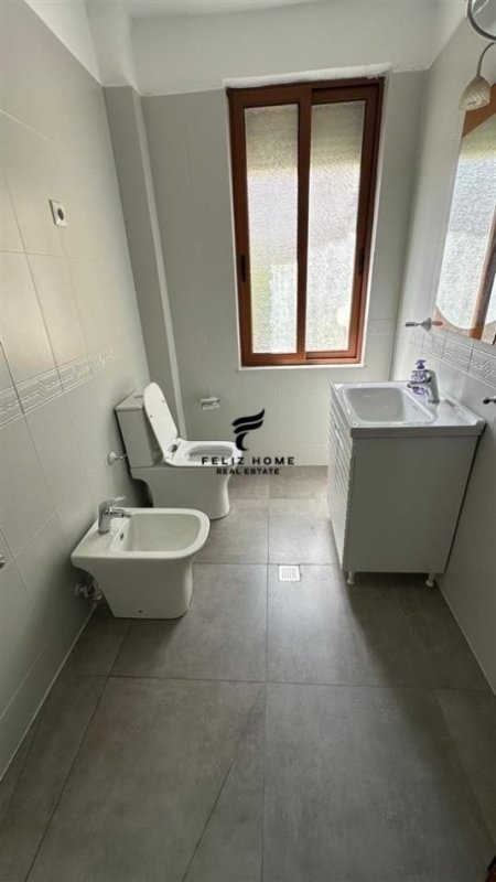 Tirane, jepet me qera apartament 2+1 Kati 2, 100 m² 700 € (BLLOKU)
