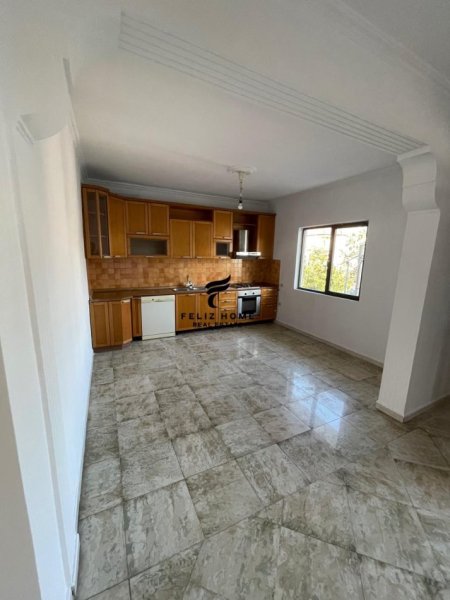 Tirane, shitet apartament 3+1+Ballkon , 150 m² 225.000 € (SELITE)