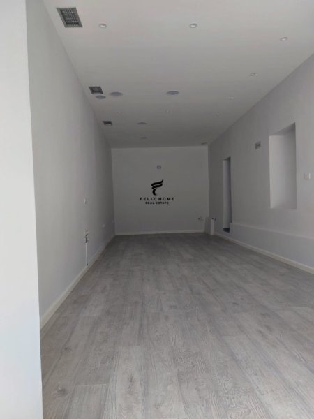 Tirane, shitet dyqan Kati 0, 52 m² 250.000 € (RRUGA BARDHYL)