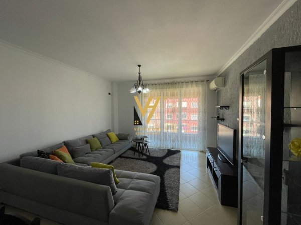 Tirane, jepet me qera apartament 2+1+Ballkon Kati 5, 120 m² 650 € (XHAMLLIK)