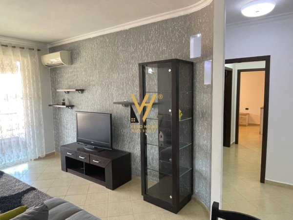 Tirane, jepet me qera apartament 2+1+Ballkon Kati 5, 120 m² 650 € (XHAMLLIK)